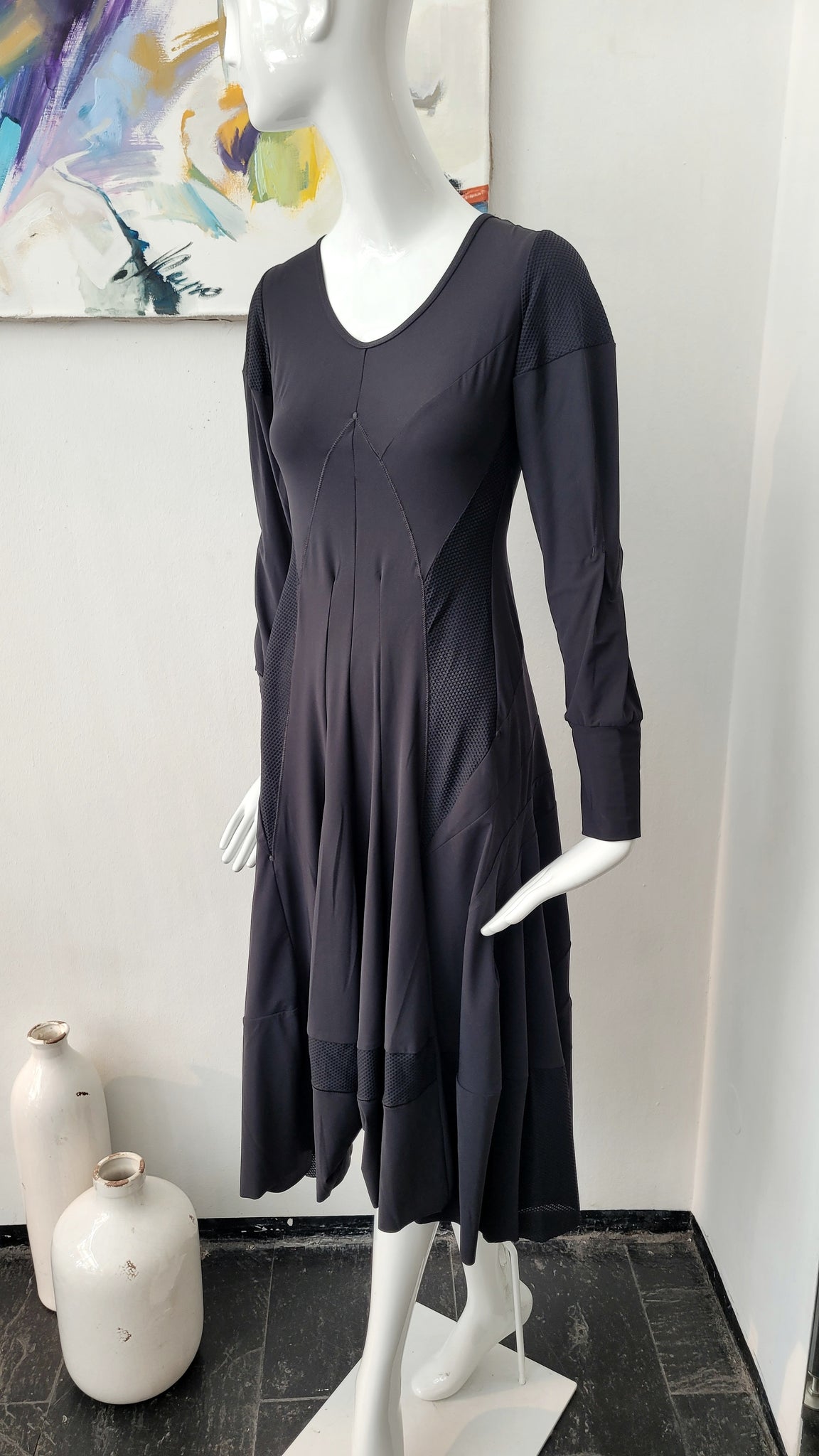 Hightech-Kleid aus zwei Materialien, tailliert (schwarz)(-50%)