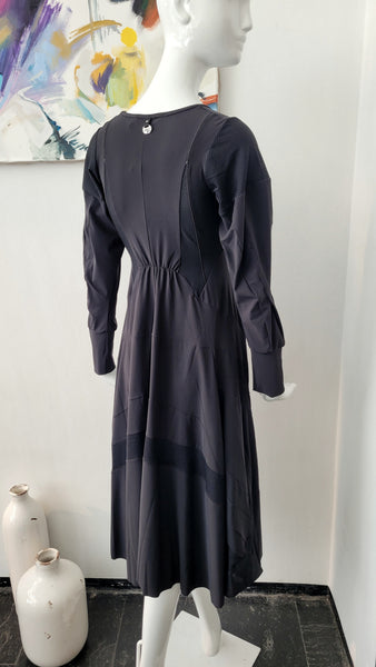 Hightech-Kleid aus zwei Materialien, tailliert (schwarz)(-50%)