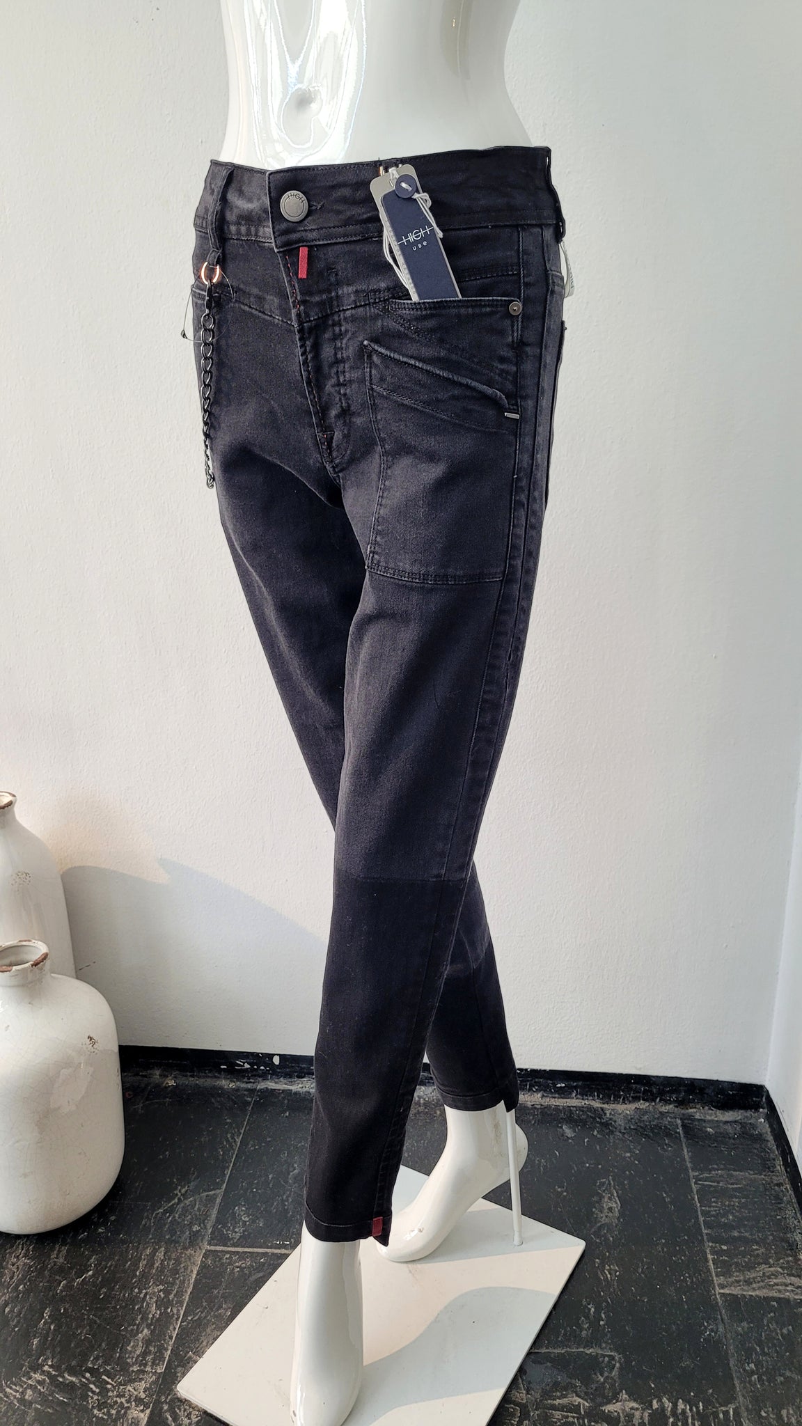 Jeans mit Kette und besonderen Details (schwarz)(-50%)