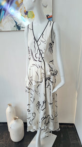 Kleid mit künstlerischem Print(-20%)