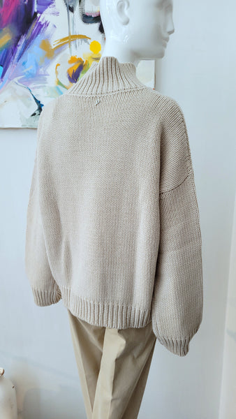 Pulli mit Faden-Details