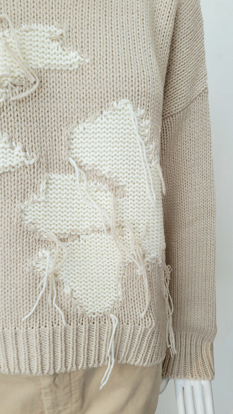 Pulli mit Faden-Details