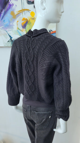 Cardigan mit Kaschmir und Broschenschliesse