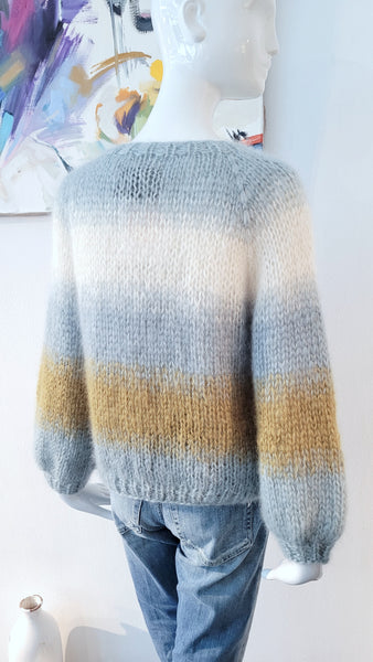 Handgestrickte Jacke mit Farbverlauf (grünblau)