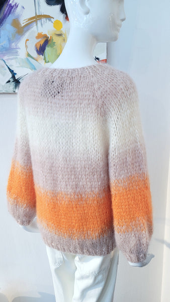 Handgestrickte Jacke mit Farbverlauf