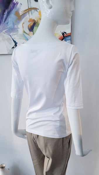 Tailliertes Shirt mit U-Boot-Ausschnitt (weiss)