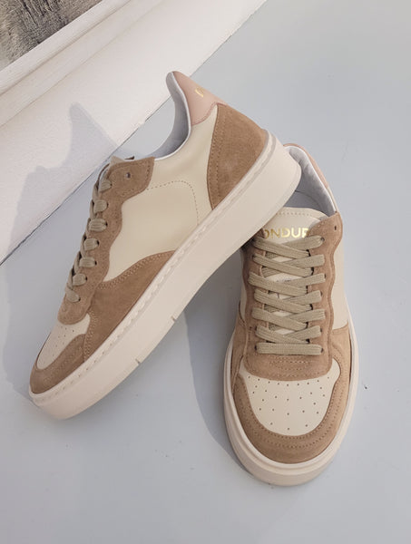 Sneaker glatt