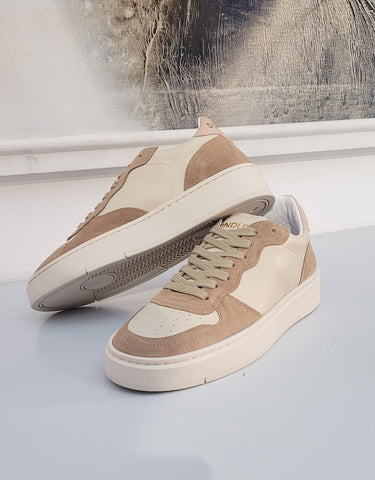Sneaker glatt