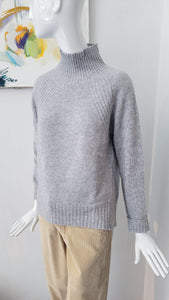 Pulli mit Stehkragen & Details (grau)