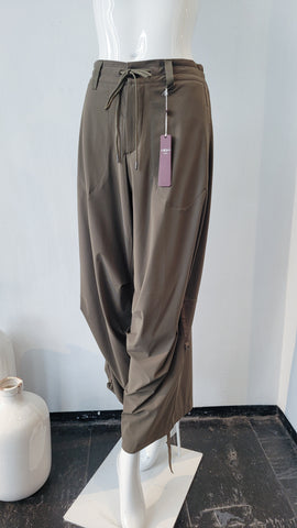 Hose mit Kordel, weit (khakigrün)