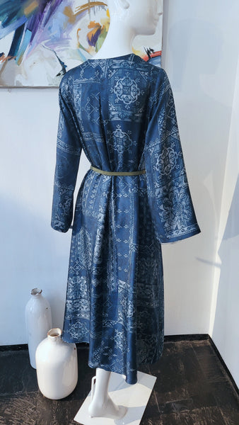 Seidenkleid mit Rückenfalte, overs.