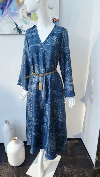 Seidenkleid mit Rückenfalte, overs.