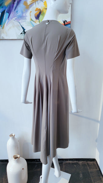 Kleid hinten tailliert (khaki)