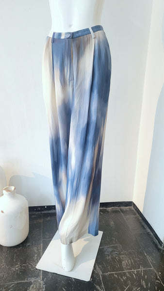Hose weit, fliessend
