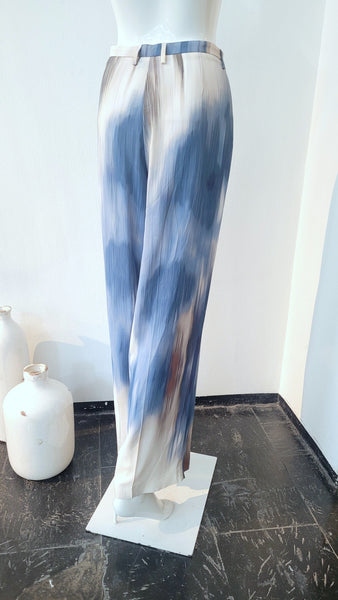 Hose weit, fliessend
