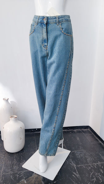 Jeans mit Nieten, Barrelform