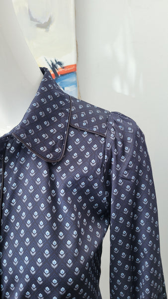 Seidenbluse mit Kragen paspeliert (d. blau)