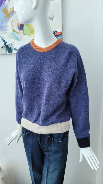 Pulli mit Details (blau meliert)