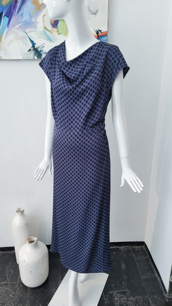 Kleid mit Wasserfallkragen asymmetr.