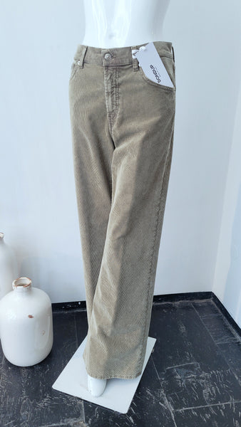 Feincordhose mit Schlag (salbeigrün)