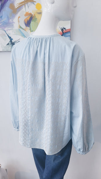Bluse mit Stickerei overs. (h.blau)