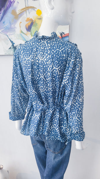 Bluse mit Rüschen, tallierbar