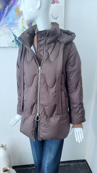 Daunenjacke mit abnehmbarer Kaputze