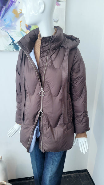Daunenjacke mit abnehmbarer Kaputze