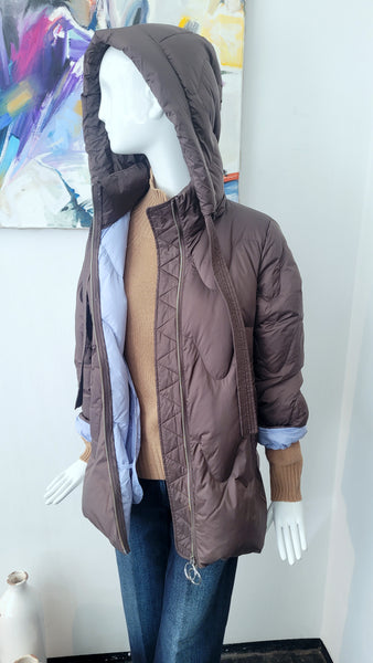 Daunenjacke mit abnehmbarer Kaputze