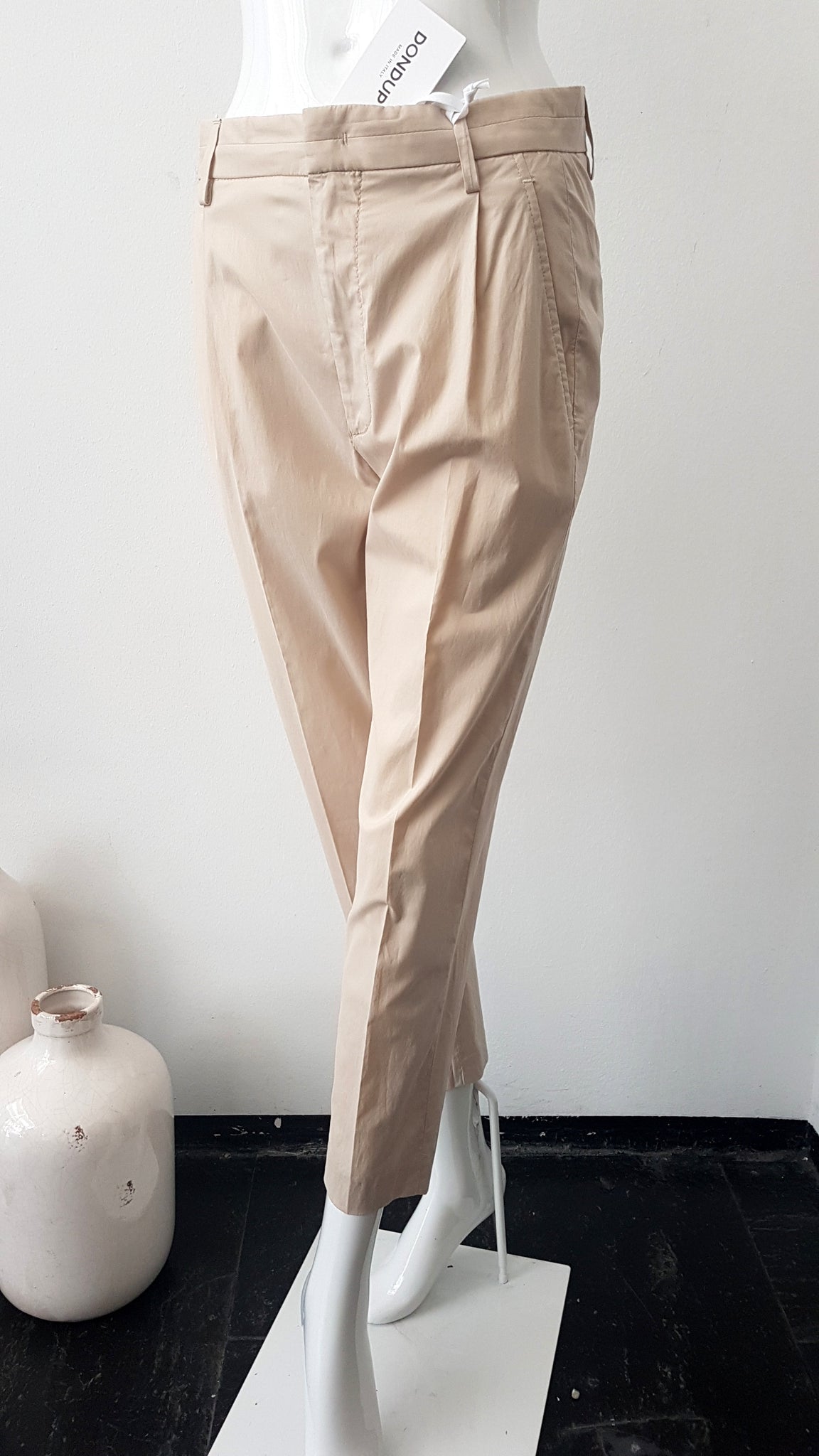 Ultraleichte Chino mit einer Bundfalte  (-60%)